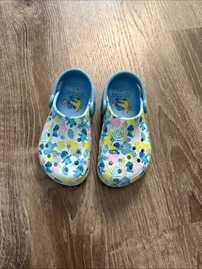 CROCS Disney Stitch Kids Light Blue Floral & Character Slip-On Clogs